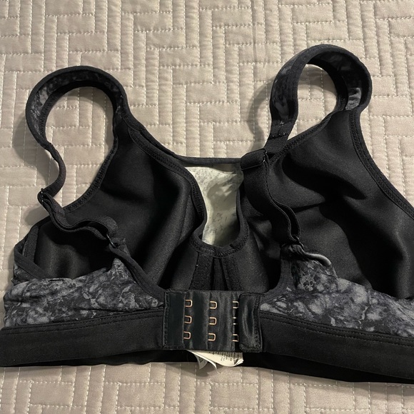 Brooks sports bra - Picture 2 of 4